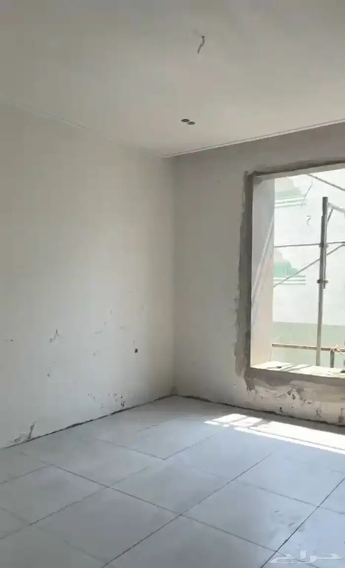 شقه 4 غرف شارعين مساحة 130م مدة التسليم 3 اشهر حي النزهه 9