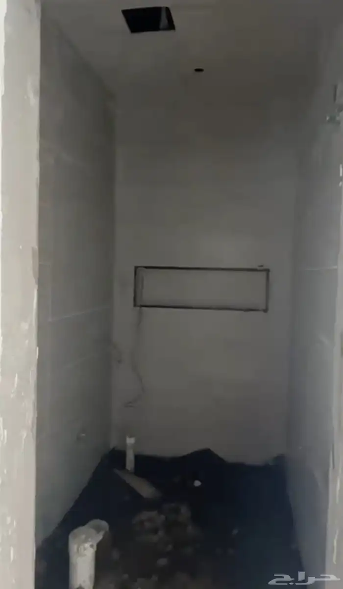 شقه 4 غرف شارعين مساحة 130م مدة التسليم 3 اشهر حي النزهه 8