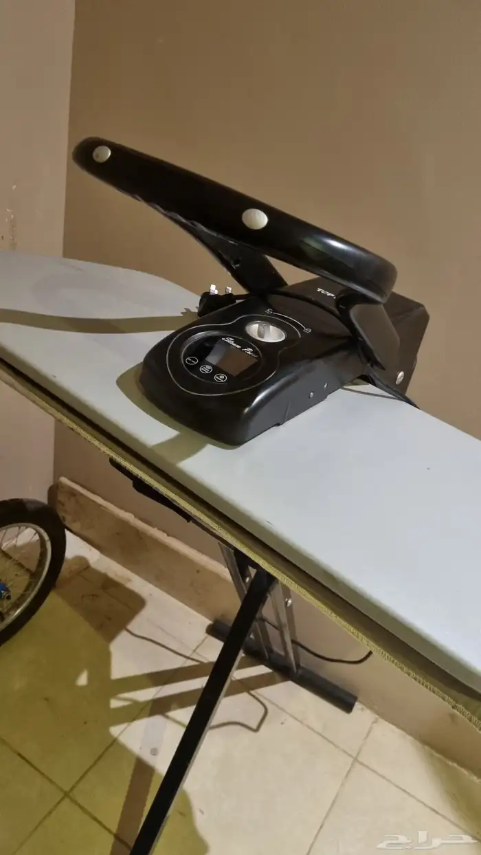 مكواه بخار مثل مو واضح بالصورة شغال واستخدام بسيط السعر 600 1