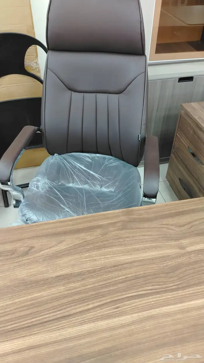 فني تركيب اثاث مكتبي بانواعه كما يوجد توصيل ونقل عفش الدمام 1