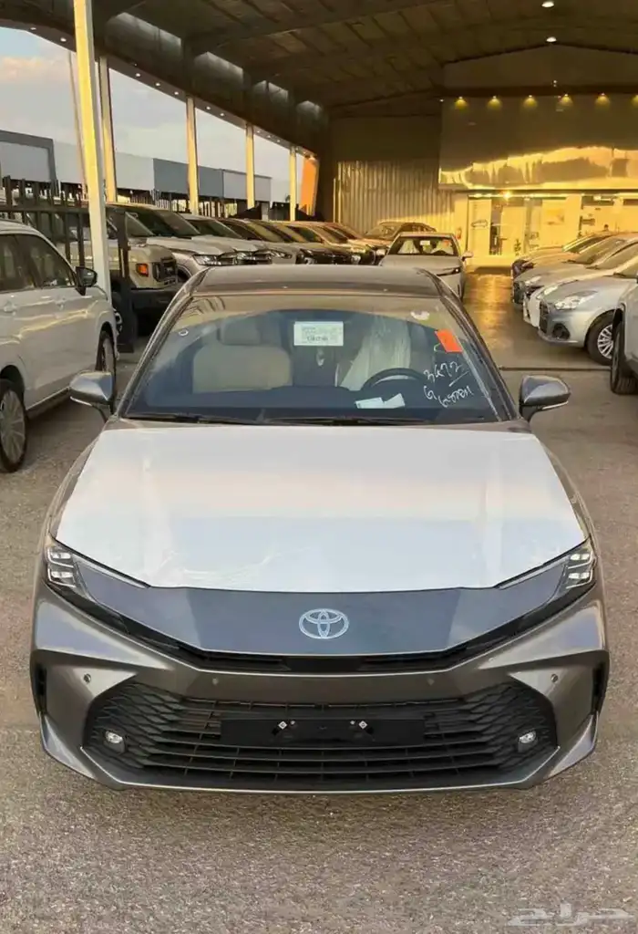 تويوتا كامري LE هايبرد 2025 1