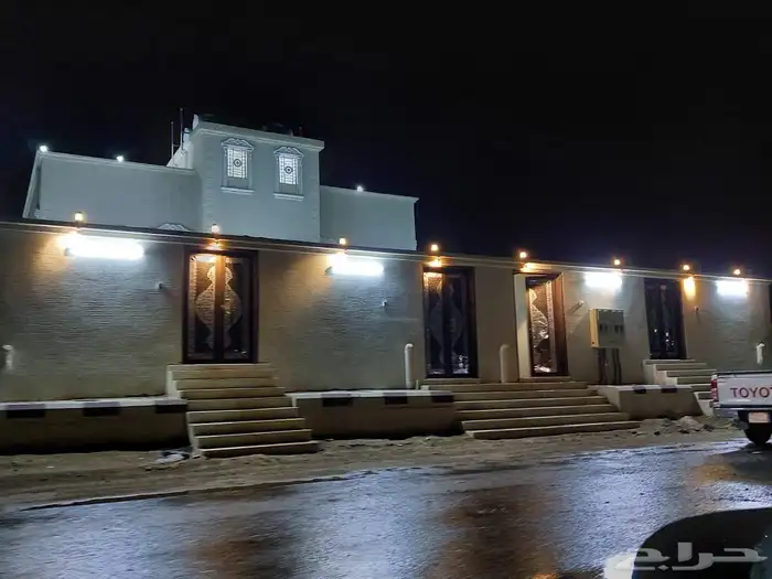 شقه للايجار حي الجامعه 1