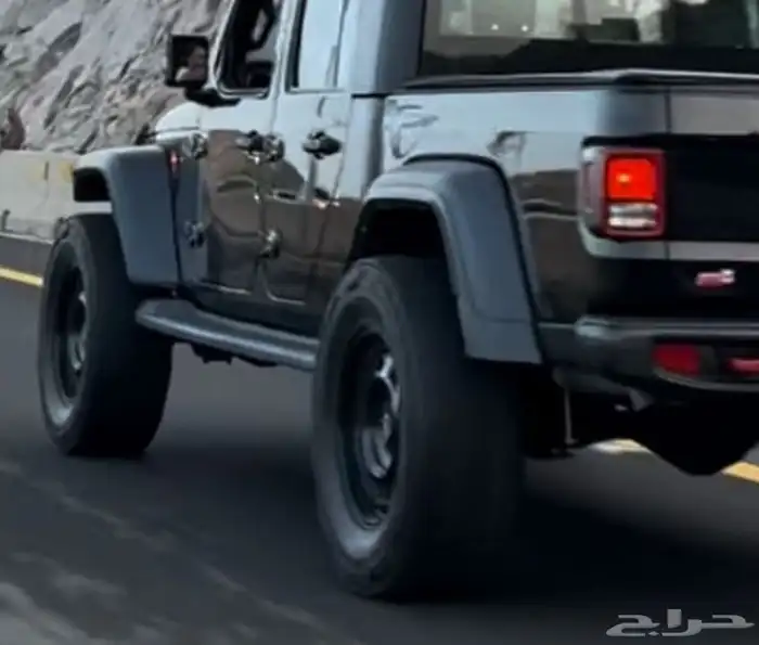 جنوط بلاك راينو اصلية مقاس 20 مع كفرات 37 انش 2