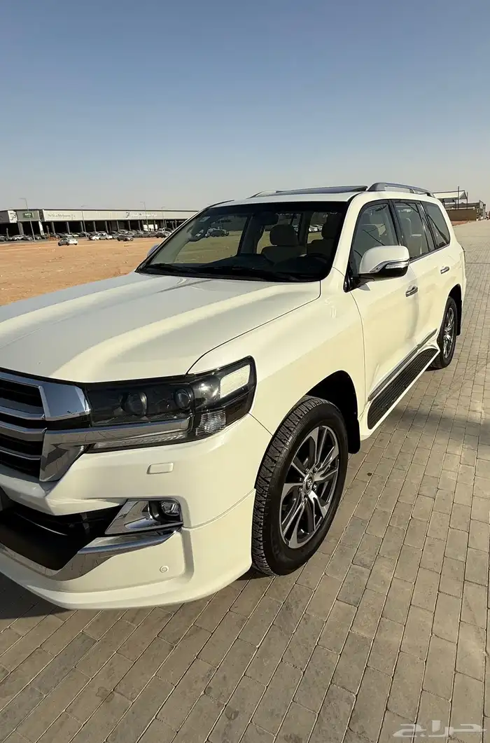 جيب لاندكروزر GXR تورنق موديل 2020 5