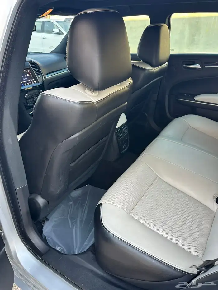 للبيع كرايزلر c300 فل كامل s 14