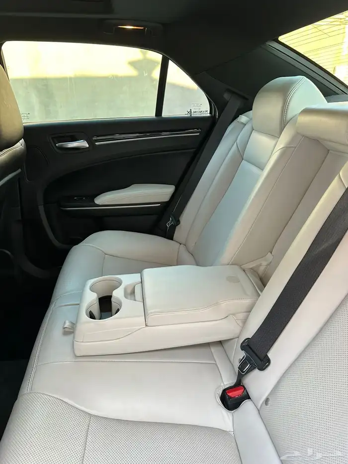للبيع كرايزلر c300 فل كامل s 24