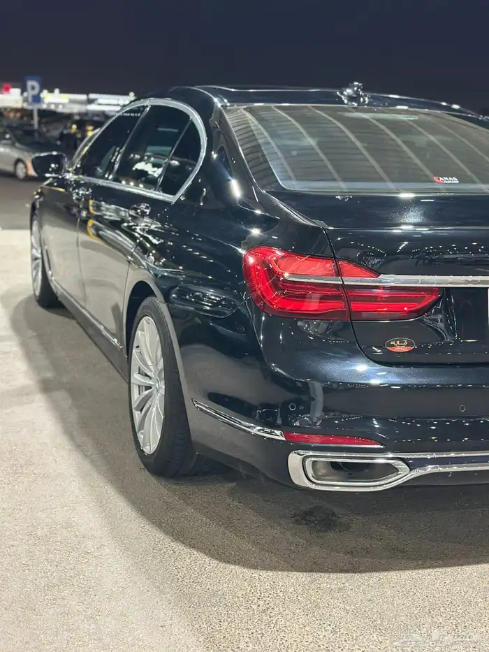 سيارة بي ام دبليو 730فل كامل 4