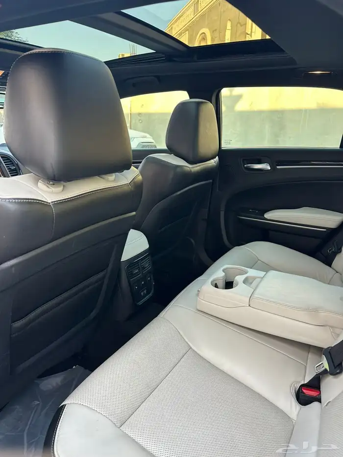 للبيع كرايزلر c300 فل كامل s 16
