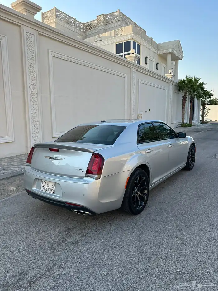 للبيع كرايزلر c300 فل كامل s 5