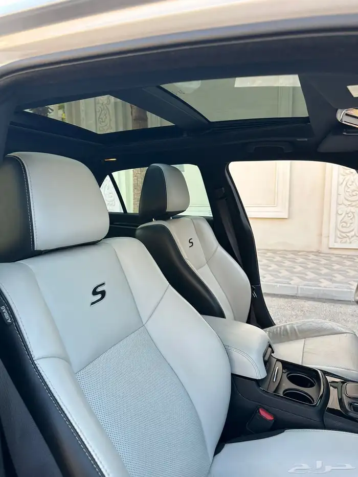 للبيع كرايزلر c300 فل كامل s 32