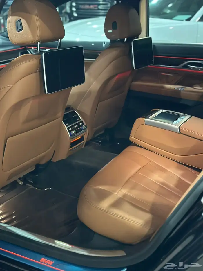 سيارة بي ام دبليو 730فل كامل 11