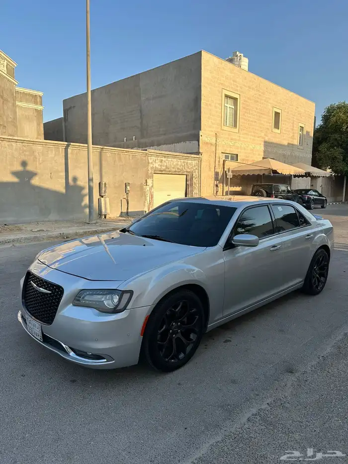 للبيع كرايزلر c300 فل كامل s 3