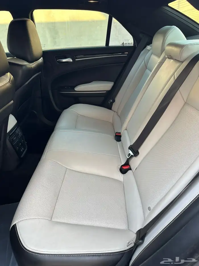 للبيع كرايزلر c300 فل كامل s 11