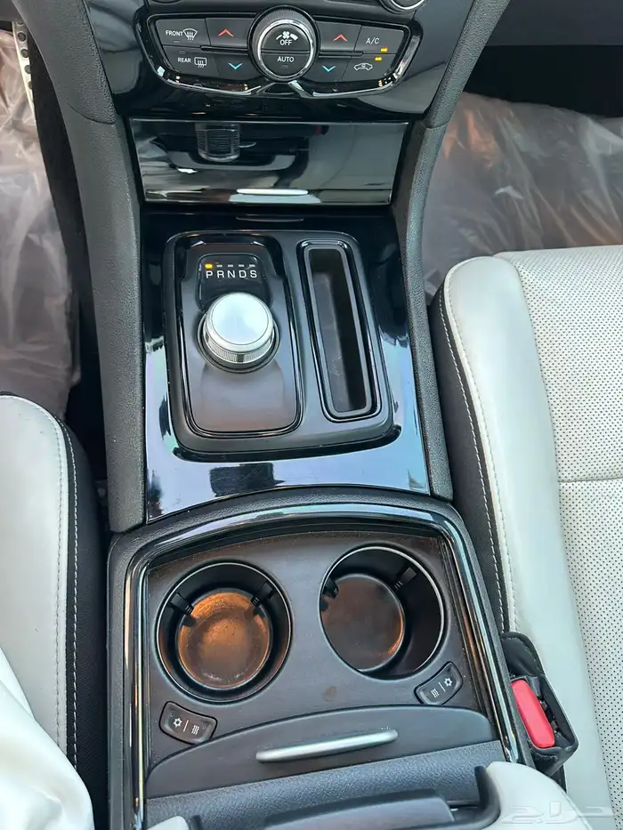 للبيع كرايزلر c300 فل كامل s 9
