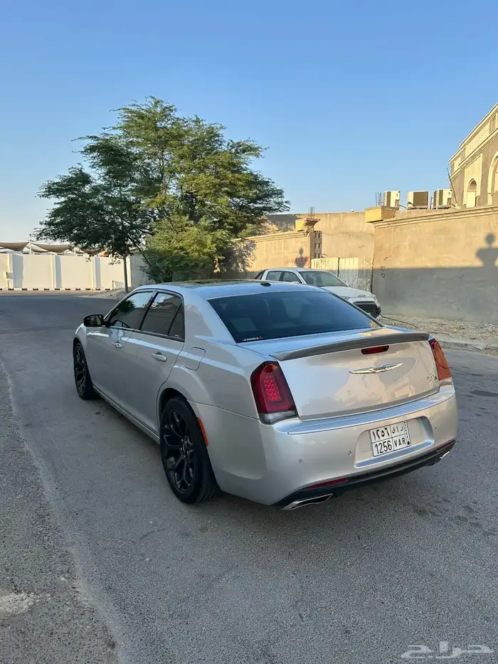 للبيع كرايزلر c300 فل كامل s 20