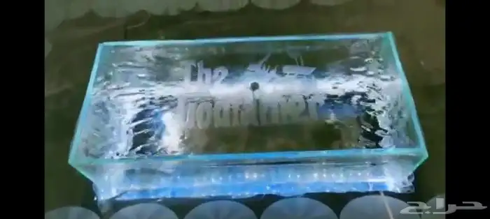 طاوله مائيه عباره عن طاوله و نافوره. تناسب الفنادق 3