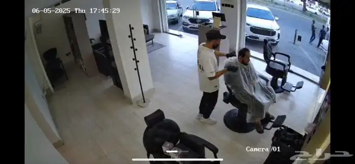 تقبيل محل حلاقة 5