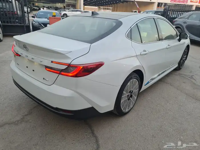 تويوتا كامري نص فل هايبرد 2025 4