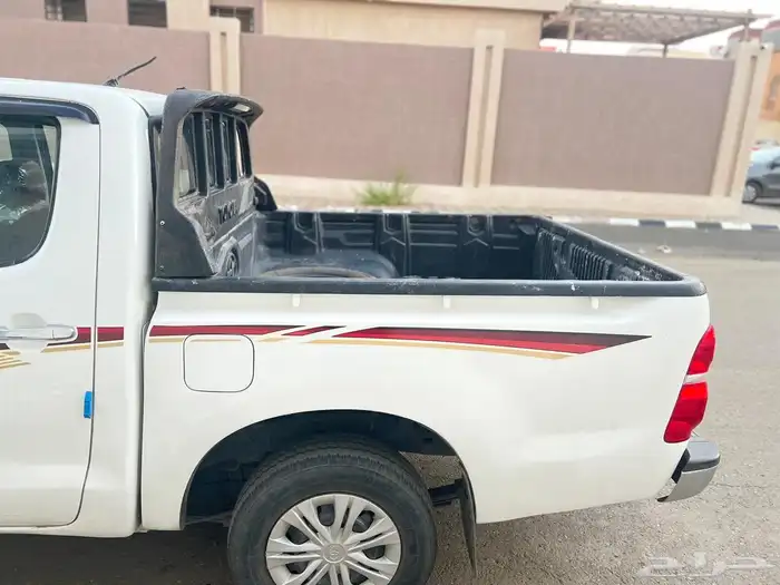 تويوتا هايلوكس انا معلن غمارتين ممشى واضح تحت سقف فيها رشوش 4