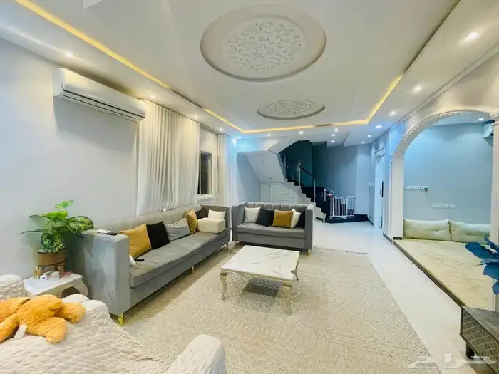 فيلا ثلاث ادوار درج داخلي وشقتين في طويق حي الغروب الرياض 1