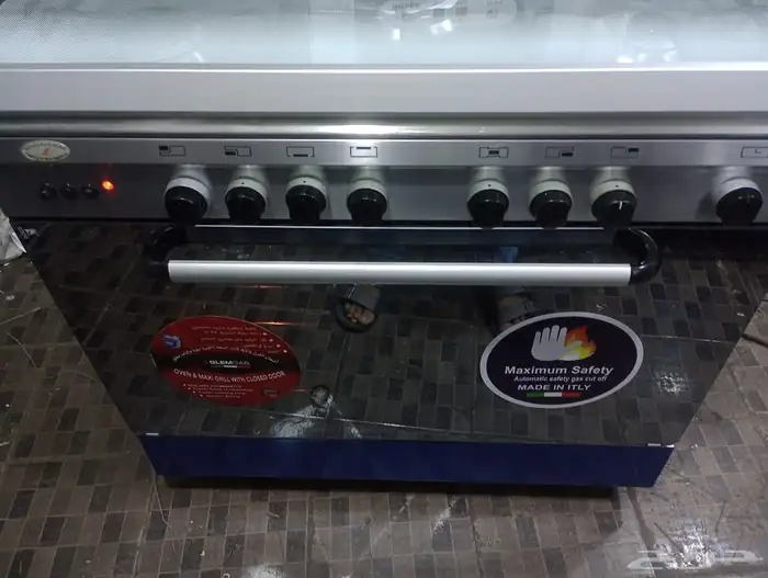 للبيع فرن ايطالي جليم غاز اصلي مقاس60 90 موجود في المحل جده 0