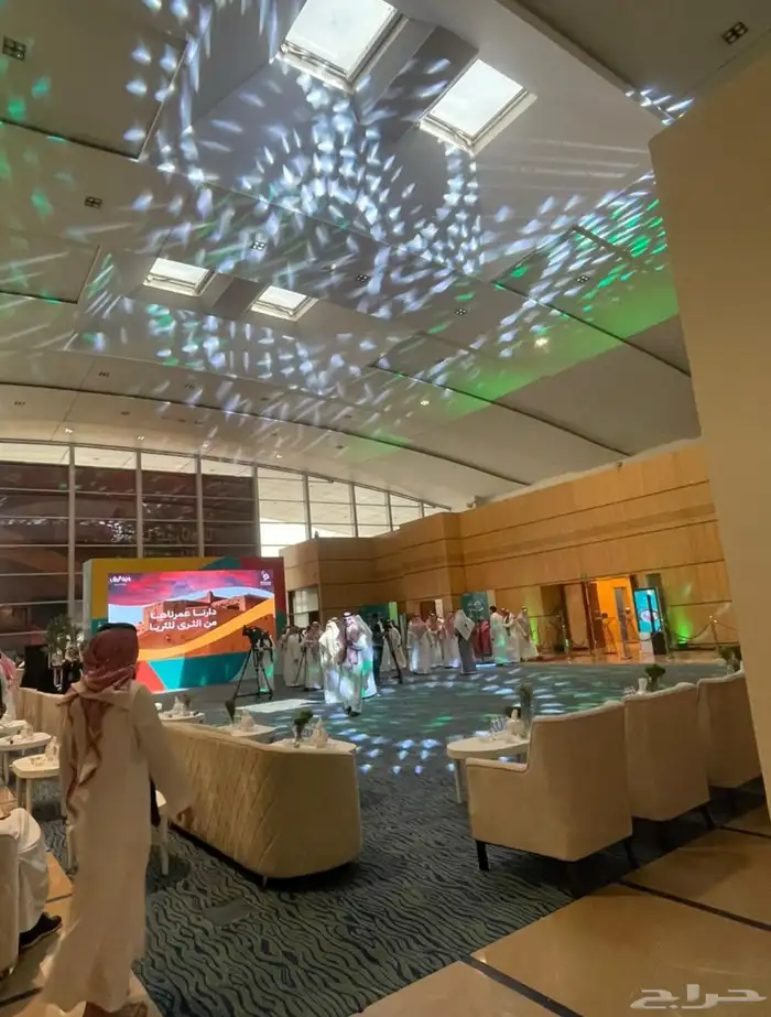 تنظيم معارض ومؤتمرات شاشات واضائات وصوتيات 75