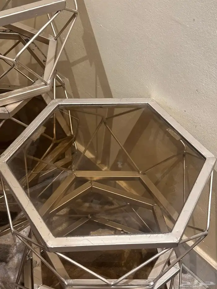 طاولة كبيره و خمسه خدمه صغيرة 2