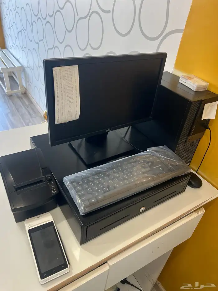 كمبيوتر مع الصندوق 0