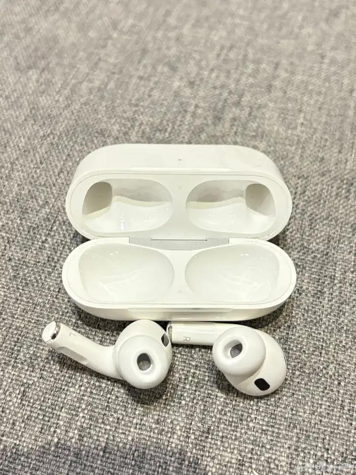 سماعة Airpods pro (الجيل الثاني) 2