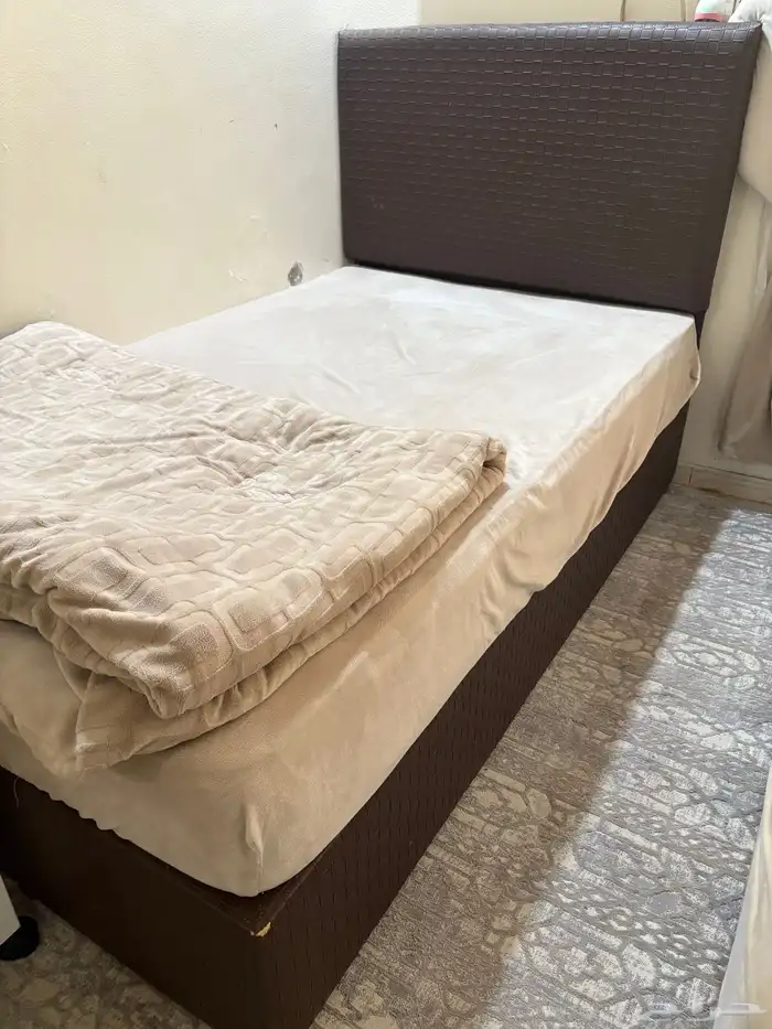 سرير مع مرتبه 0
