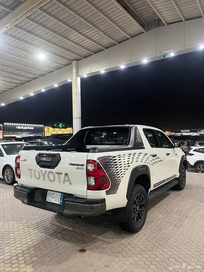 تويوتا هايلكس 6 سلندر ادفنشر عداد قليل 11