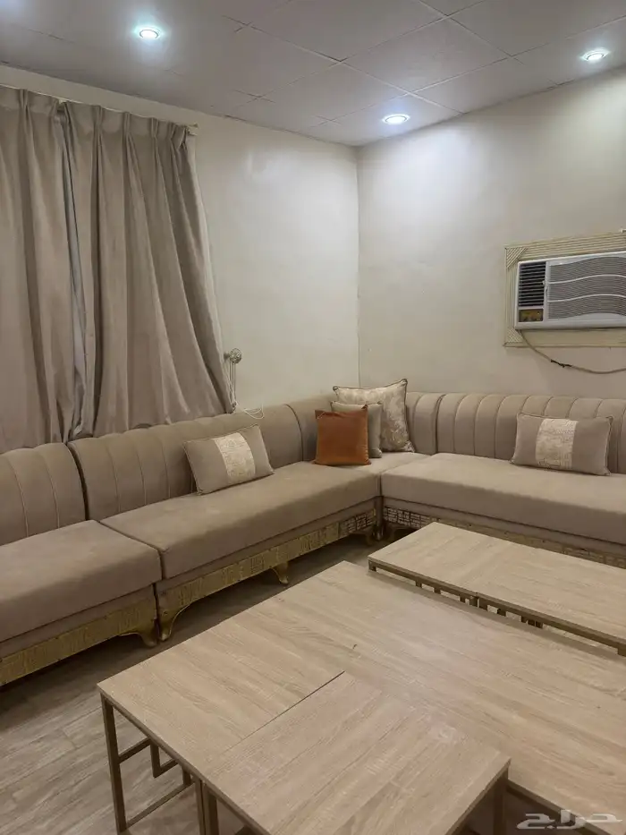 كنب جديد استخدم سنه و نص يوجد طولات مع الستارة 0