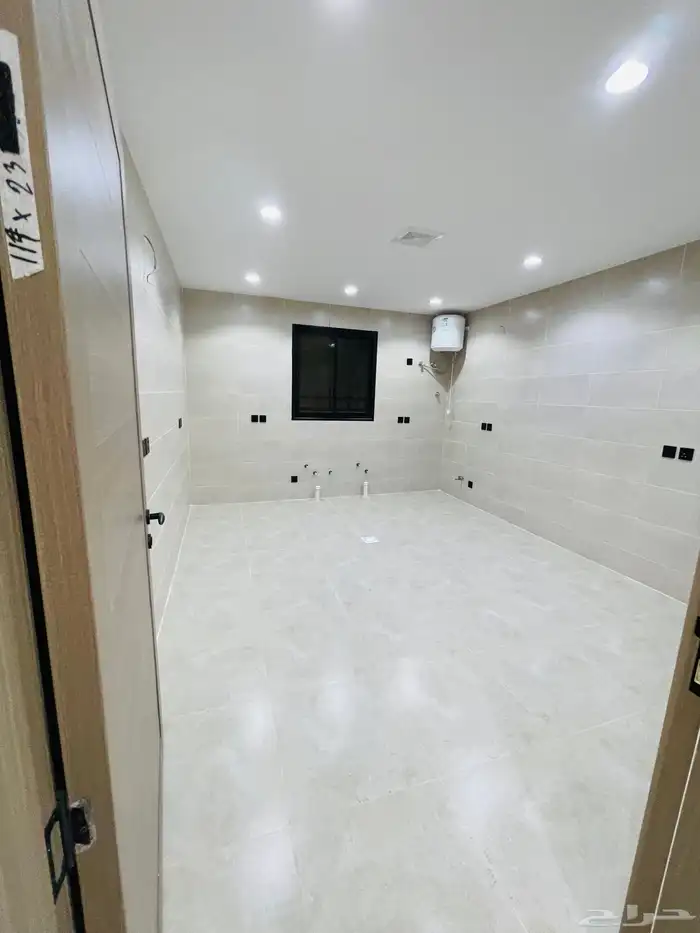 للبيع شقق تمليك علوي مع سطح باالخميس حي الإسكان بسعر مناسب 12