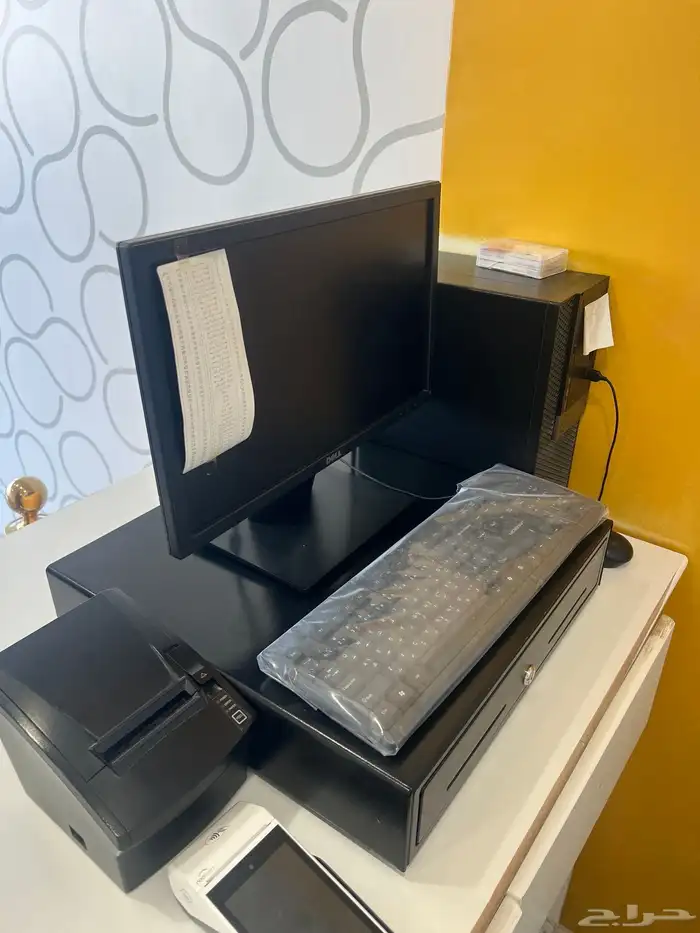 كمبيوتر مع الصندوق 1