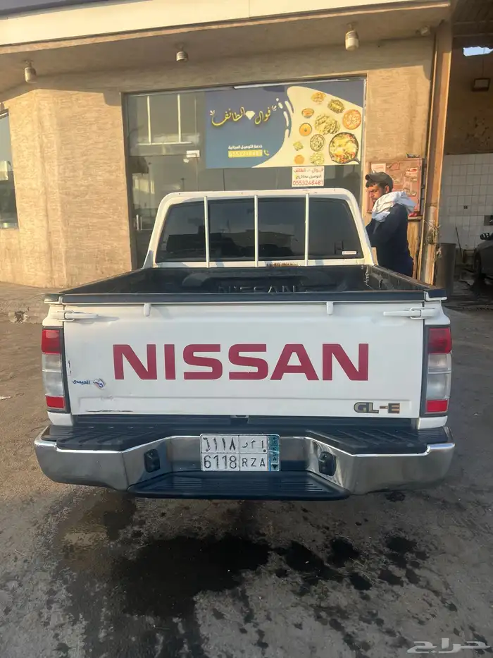 سياره دتسن 0