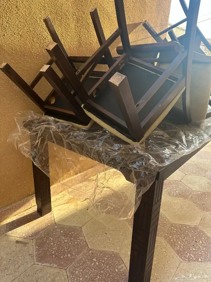 طاولة طعام 1
