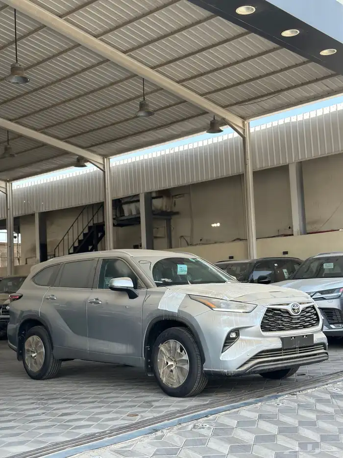 تويوتا هايلاندر GLE نص فل هايبرد موديل 2025 الوان فضي 1