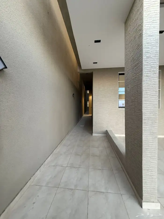 للبيع شق ق ارضيه وعلويه بموقع مميز بجوار دوار التحليه 3