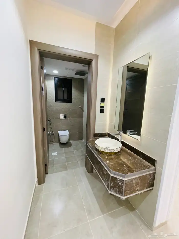 للبيع شقق تمليك علوي مع سطح باالخميس حي الإسكان بسعر مناسب 11