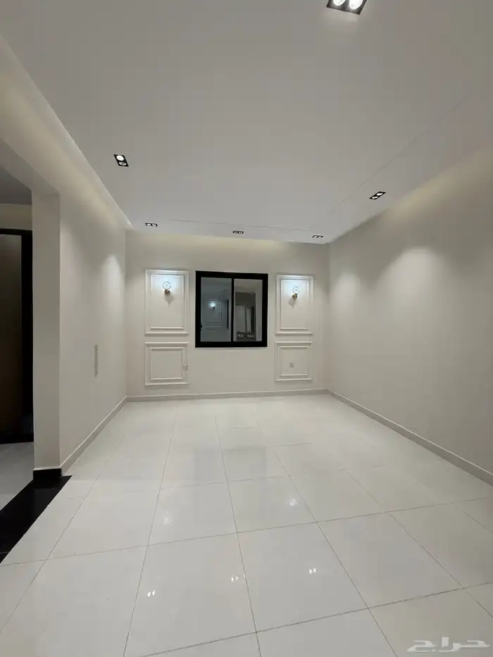 للبيع شق ق ارضيه وعلويه بموقع مميز بجوار دوار التحليه 10
