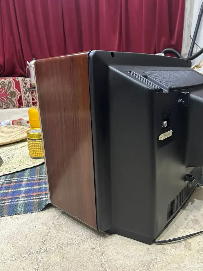 تلفزيون قديم خشبي 1