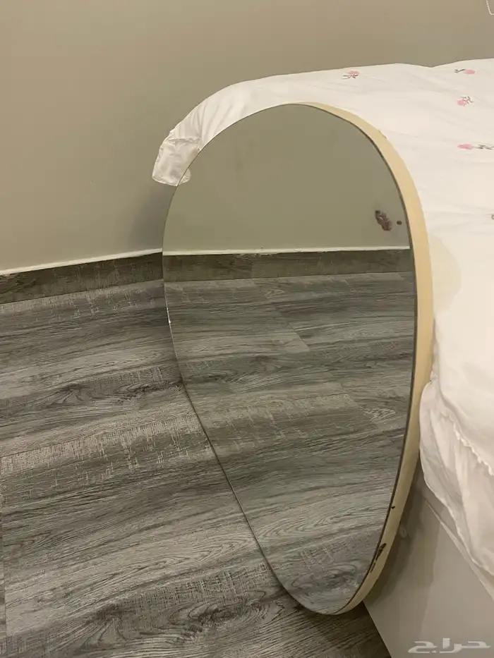 مرايا بشكل مميز 0