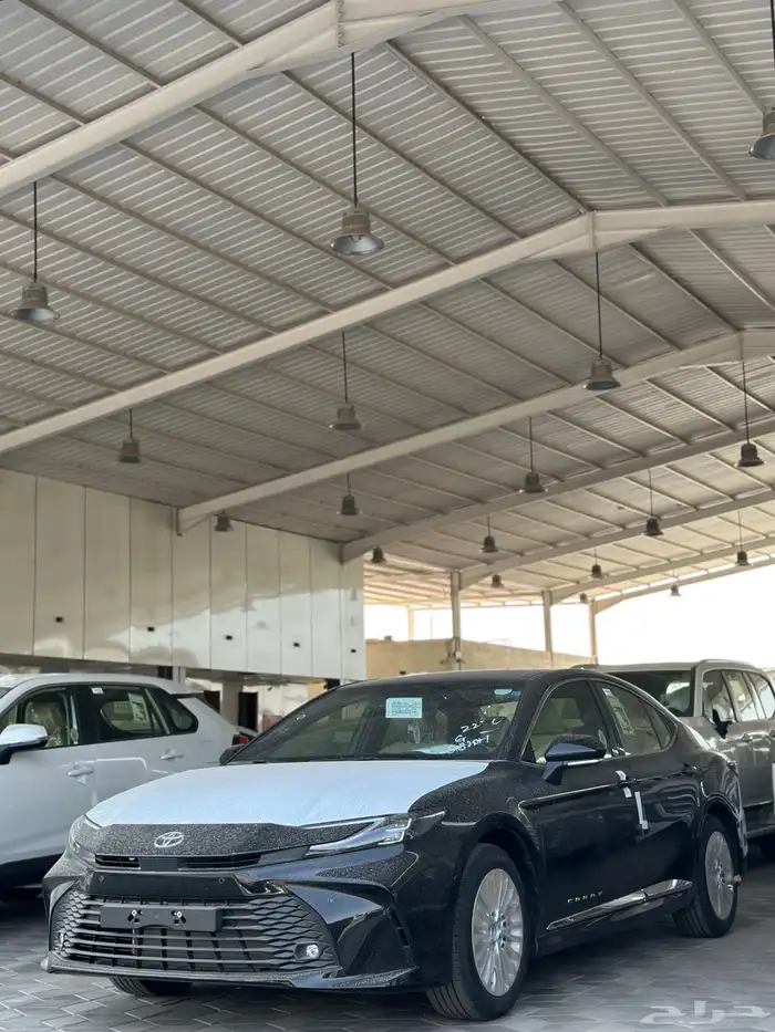 تويوتا كامري LE بنزين الوان اسود موديل 2025 0