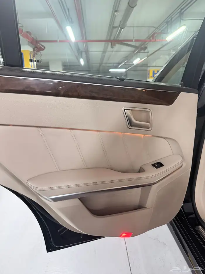 للبيع مرسيدس E300 نظيف جدا 18