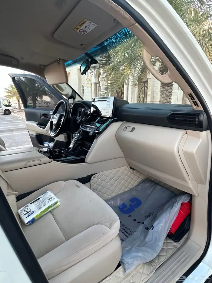 لاندكروزر 1 GXR ديزل 2022 10