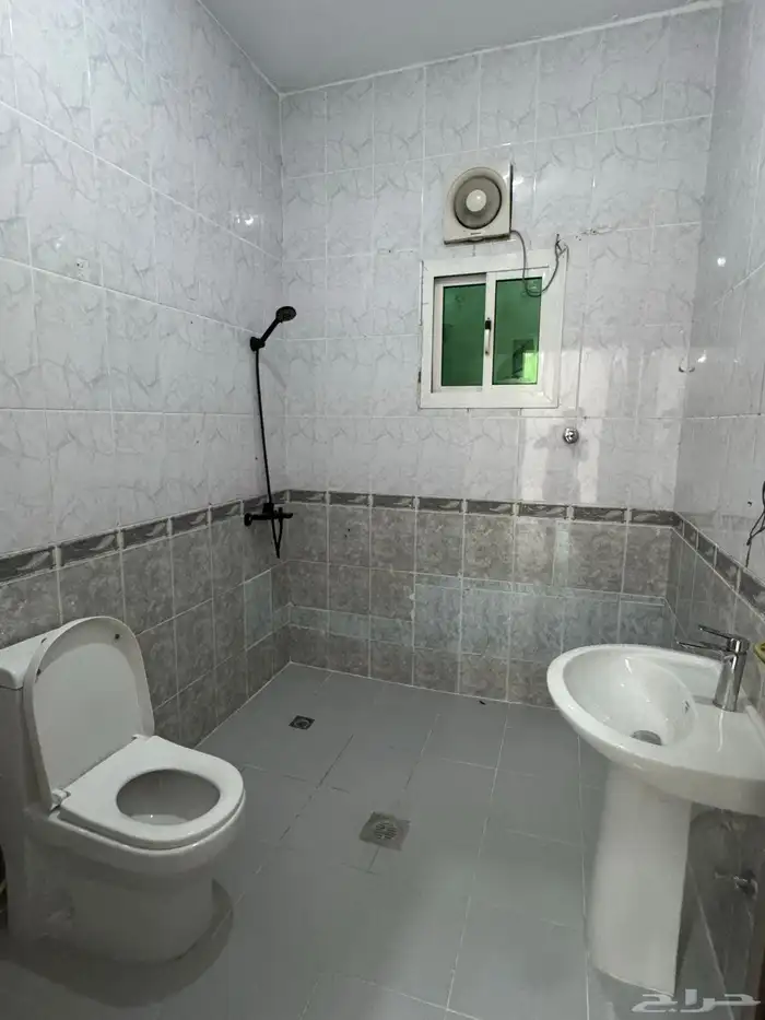 شقة للايجار حي السامر 27 الف 4 غرف 5