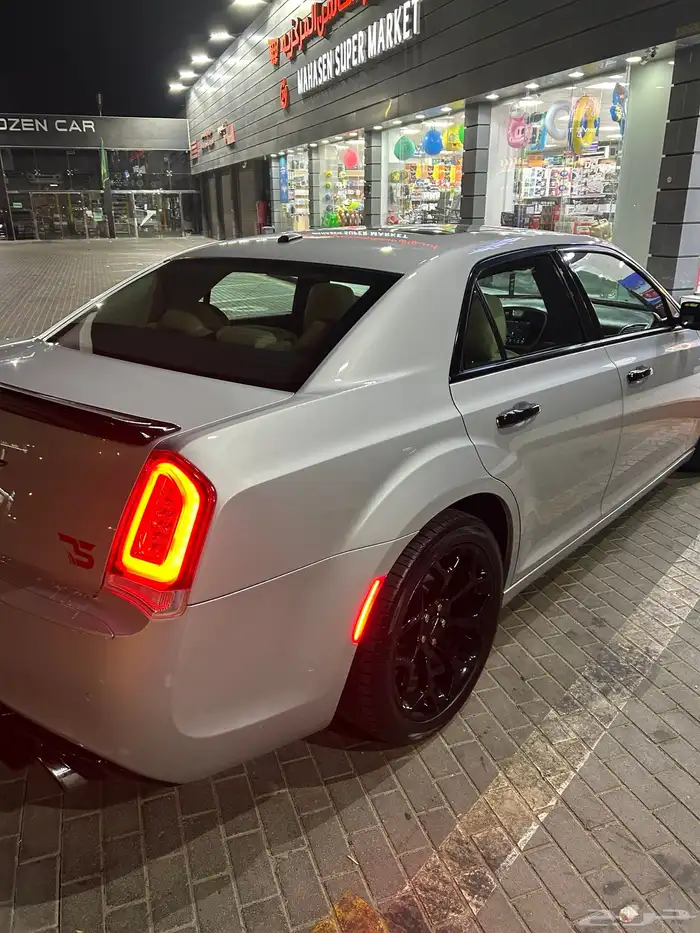 كرايسلر 300 ليمتد موديل 2019 للبيع 6
