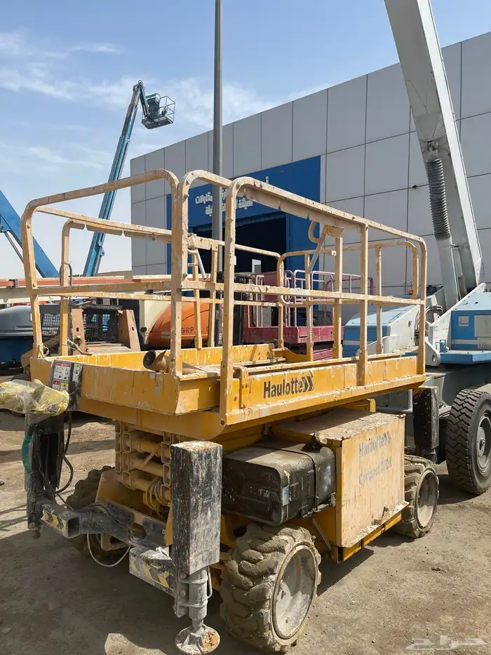 مان ليفت عدد 2 وسيزر ديزل عدد 1 وسيزر كهرباء عدد 1 للبيع 3