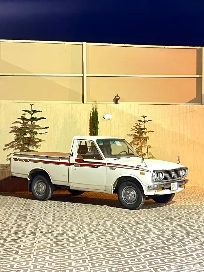 هايلوكس 1978 للإجار اليومي في جميع أنحاء الرياض 2