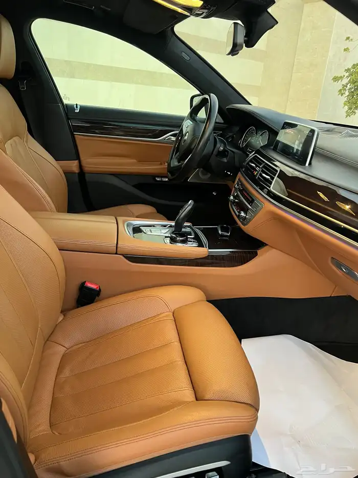بي ام دبليو ( 750 li ) الموديل 2016 فل مخزن شبه جديد 39